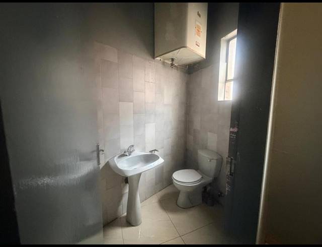 BUSINESS PROPERTY TO RENT IN LAUDIUM